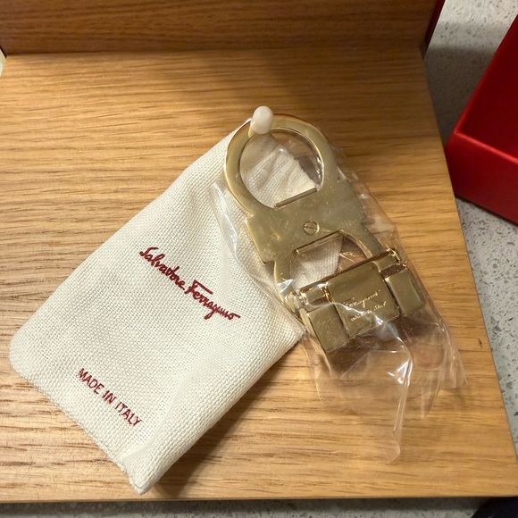 Salvatore Ferragamo Detachable Buckle Adjustable Black Leather Belt - Picture 11 of 12